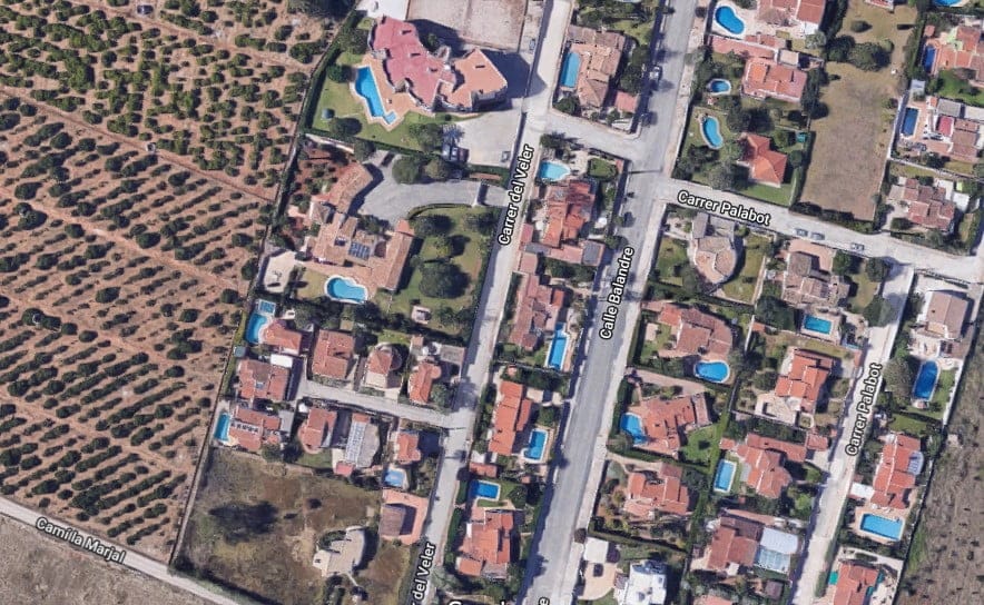 Un hombre resulta intoxicado tras el incendio de su vivienda en Les Marines 1 carrer del veler denia