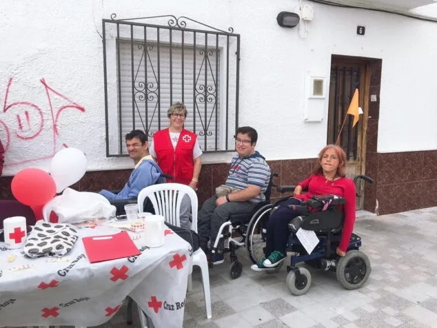 Cruz Roja Dénia recaudó 4.815 euros en el Día de la Banderita 6 condenados al bordillo el dia de la banderita