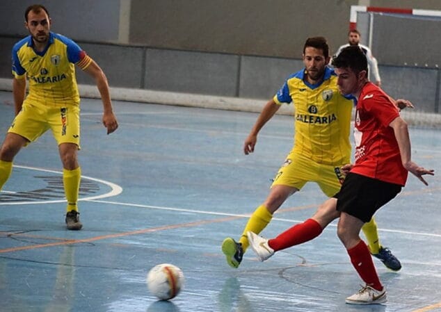 curro y blai presionando la salida de un jugador rival