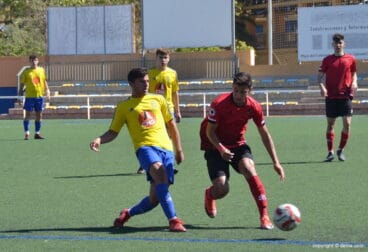 denier jugant amb criteri la pilota