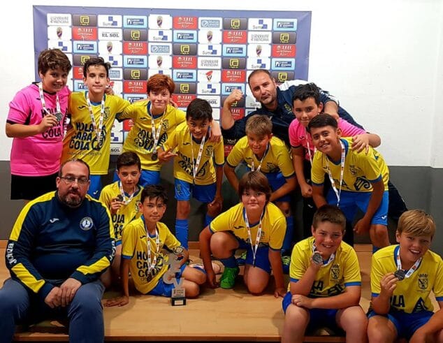 equipo alevin b de la em futbol sala denia