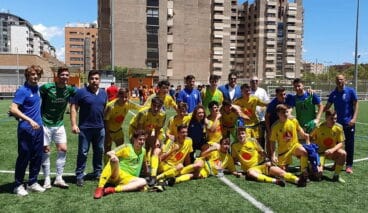 equipo del cd denia juvenil a en orriols tras lograr la permanencia