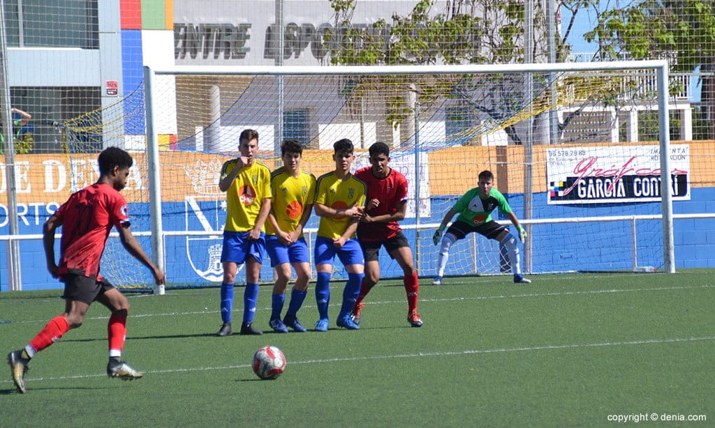 falta lanzada por un jugador del alboraya