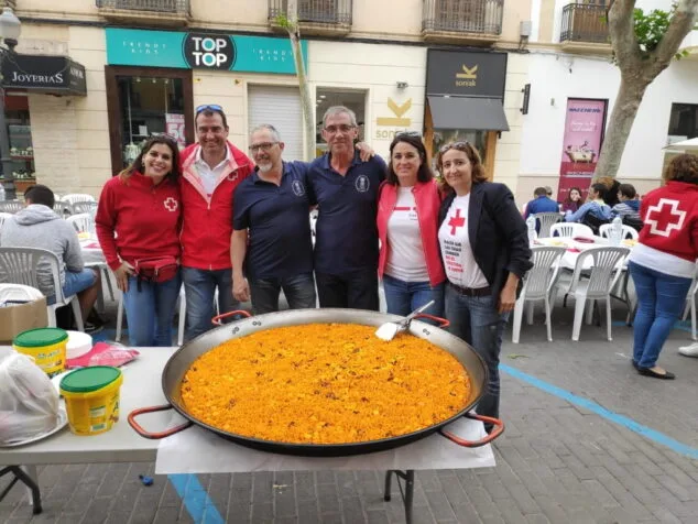 Cruz Roja Dénia recaudó 4.815 euros en el Día de la Banderita 9 fideua dia de la banderita
