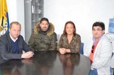 gemma junt a tano berto i els directius lambert i benavente