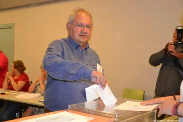Mario Vidal votando