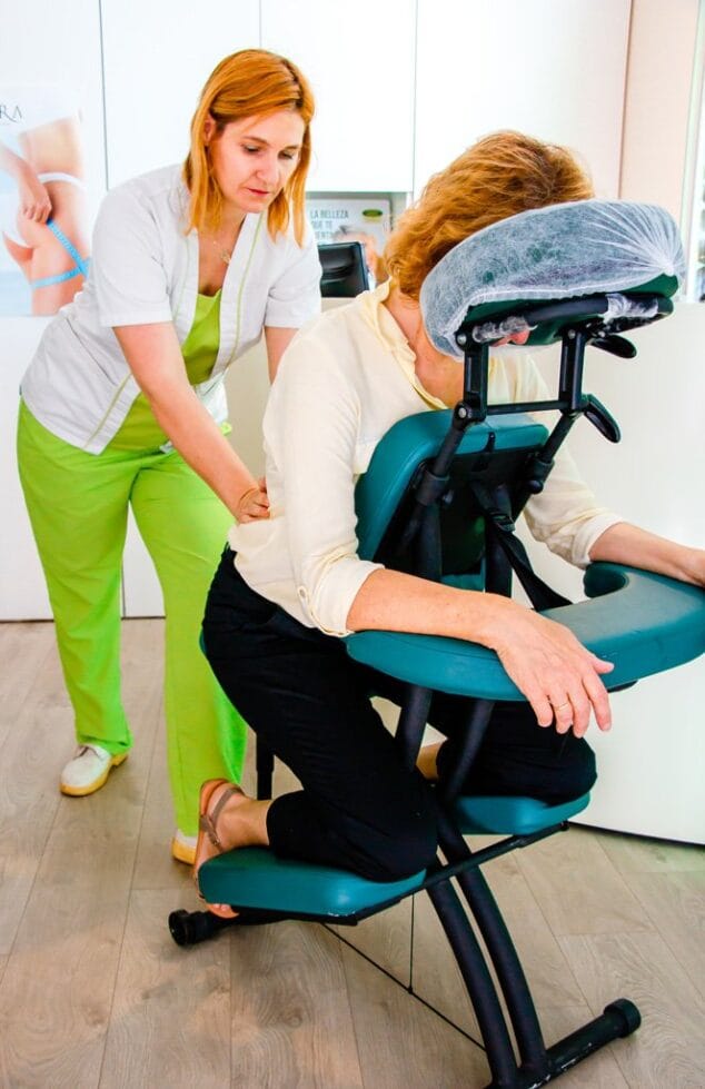 masaje en silla yvonne masajes estetica belleza