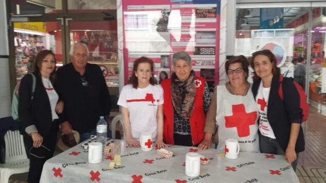 Cruz Roja Dénia recaudó 4.815 euros en el Día de la Banderita 14 mesa petitoria dia de la banderita