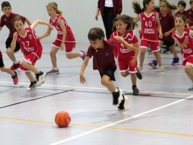 nino botando el balon