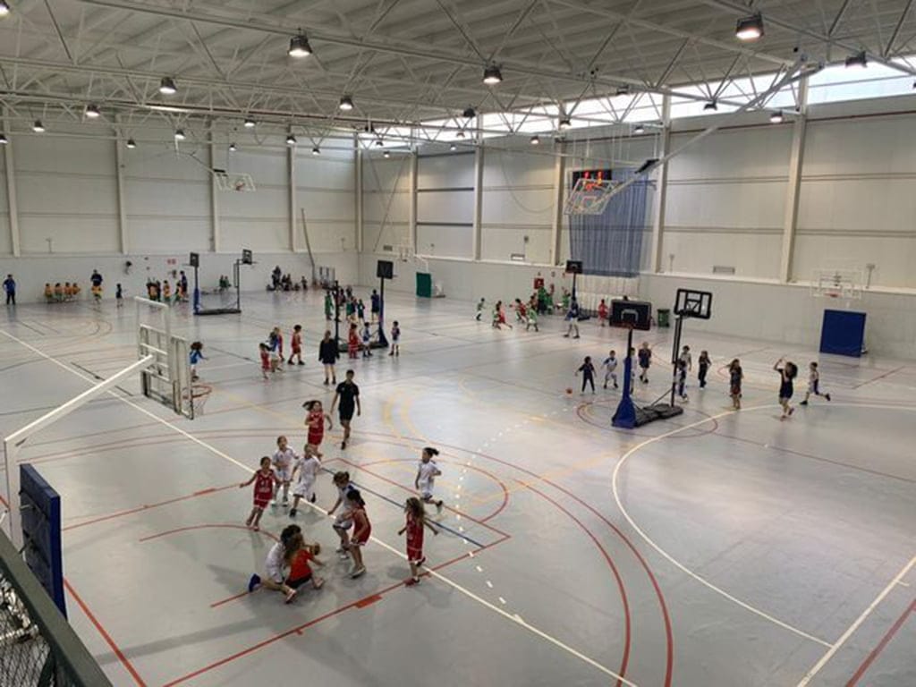 pabellon joan fuster con las pistas ocupadas