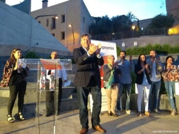 rafa carrio en el acto central de campana de compromis