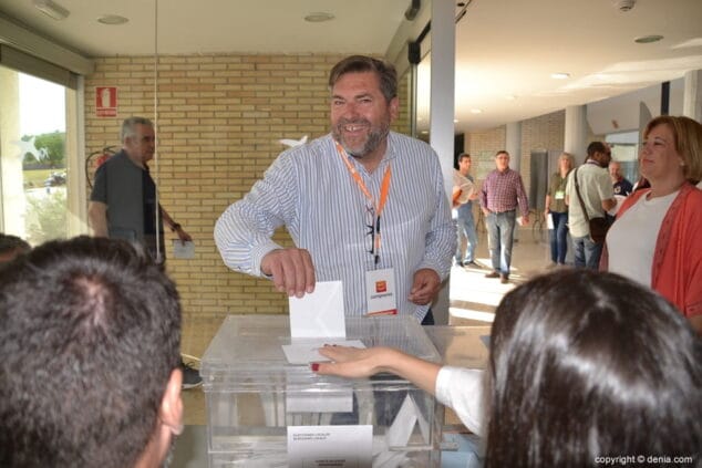 rafa carrio votando