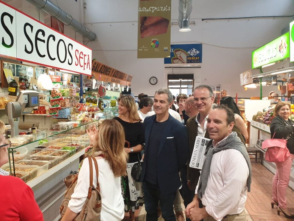 toni canto en el mercat de denia