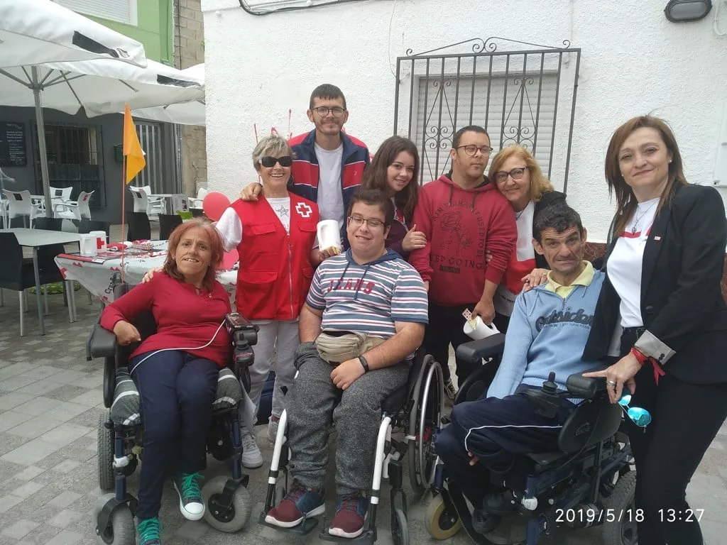 Cruz Roja Dénia recaudó 4.815 euros en el Día de la Banderita 2 voluntarios de condenados al bordillo