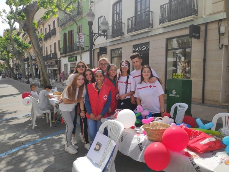 Voluntarios de Cruz Roja el Día de la Banderita