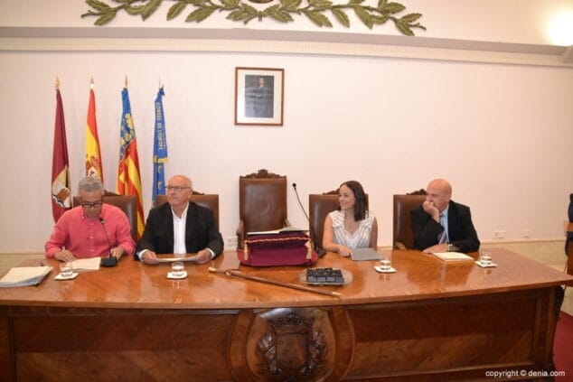 Vicent Grimalt, elegido alcalde de Dénia con los votos de PSPV y Compromís y la abstención de Ciudadanos 4 07 constitucion del ayuntamiento de denia mesa de edad