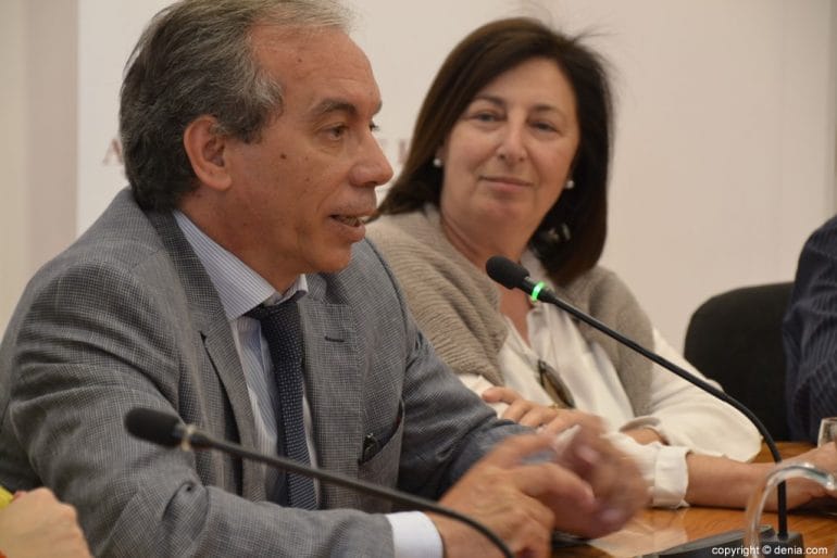 Último pleno de la legislatura en Dénia - Miguel Llobell y Pepa Font