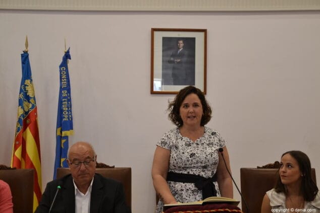 Vicent Grimalt, elegido alcalde de Dénia con los votos de PSPV y Compromís y la abstención de Ciudadanos 10 13 constitucion del ayuntamiento de denia maite perez
