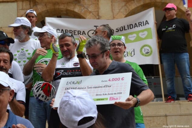 17 v carrera solidaria angers denia entrega de cheques