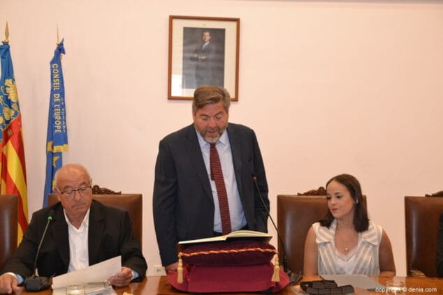 Vicent Grimalt, elegido alcalde de Dénia con los votos de PSPV y Compromís y la abstención de Ciudadanos 17 20 constitucion del ayuntamiento de denia rafa carrio