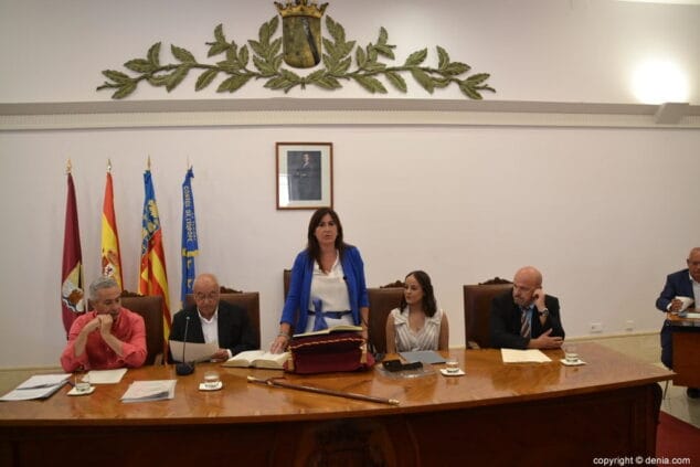 Vicent Grimalt, elegido alcalde de Dénia con los votos de PSPV y Compromís y la abstención de Ciudadanos 19 22 constitucion del ayuntamiento de denia maria mut