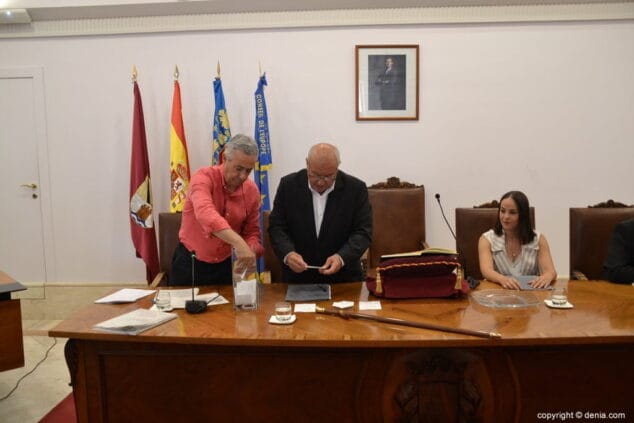 Vicent Grimalt, elegido alcalde de Dénia con los votos de PSPV y Compromís y la abstención de Ciudadanos 26 29 constitucion del ayuntamiento de denia recuento votaciones