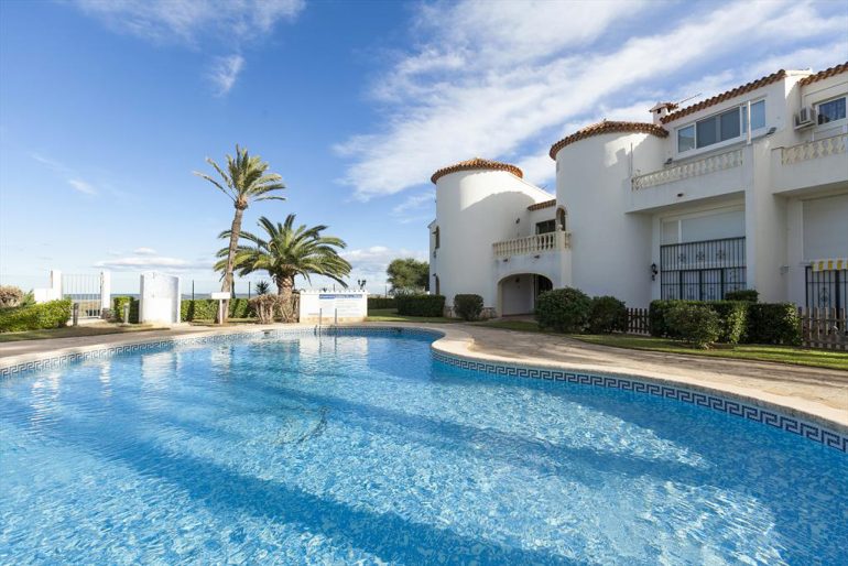 Apartamento con piscina alquiler vacacional Dénia Quality Rent a Villa