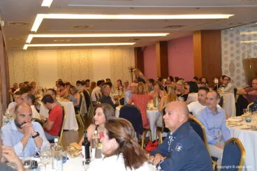 Atletas durante la cena