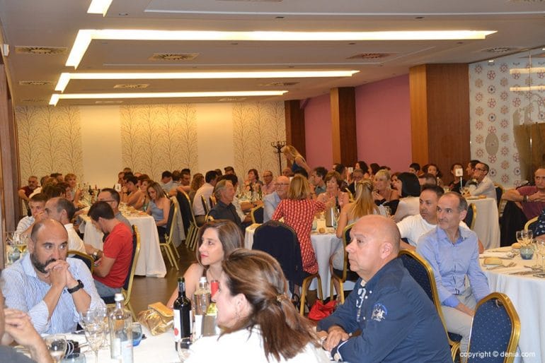 Atletas durante la cena