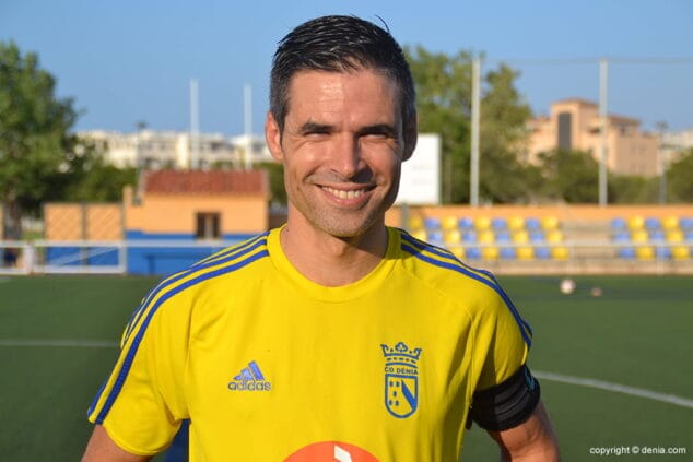 carlos ribes renueva por el cd denia