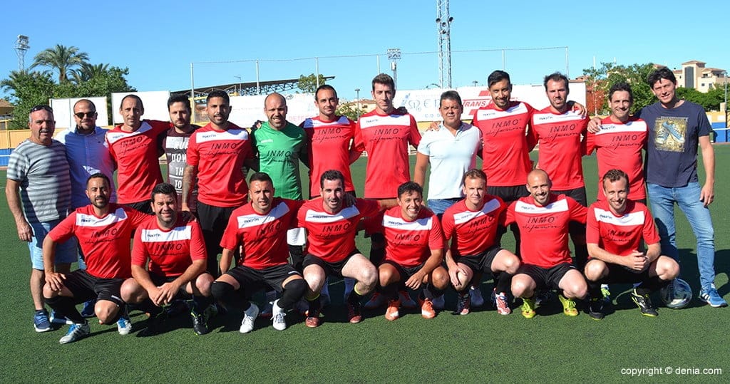 Denigrés se proclamó campeón de la Copa de Fútbol Veteranos al ganar al Jakarta (2-1) 1 denigres campeon de copa