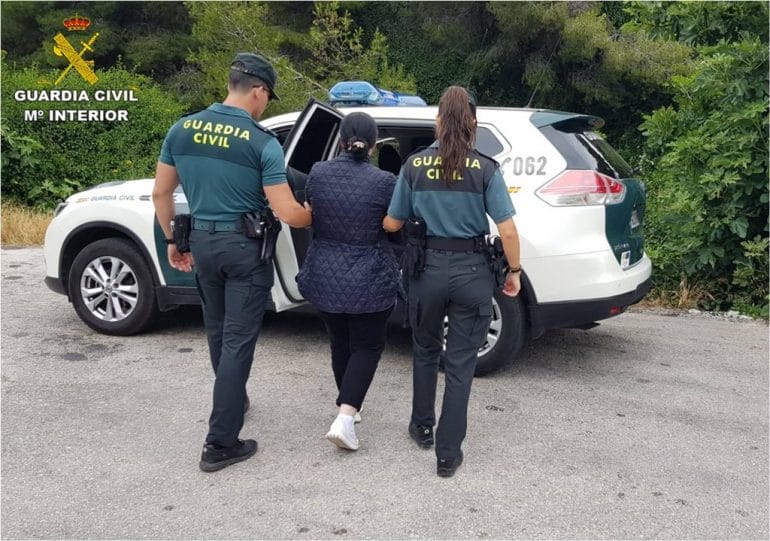 Detenida por método abrazo