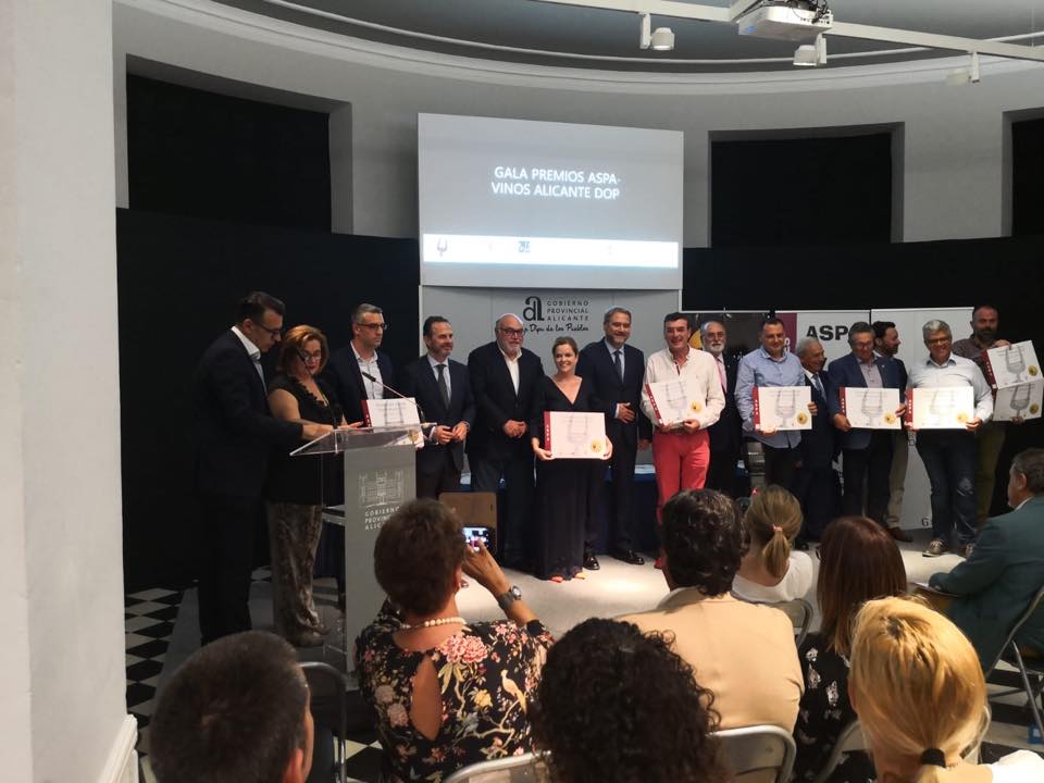 entrega de premios de la asociacion de sumilleres de alicante