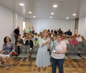 Entrega del premio a la formación de personas adultas