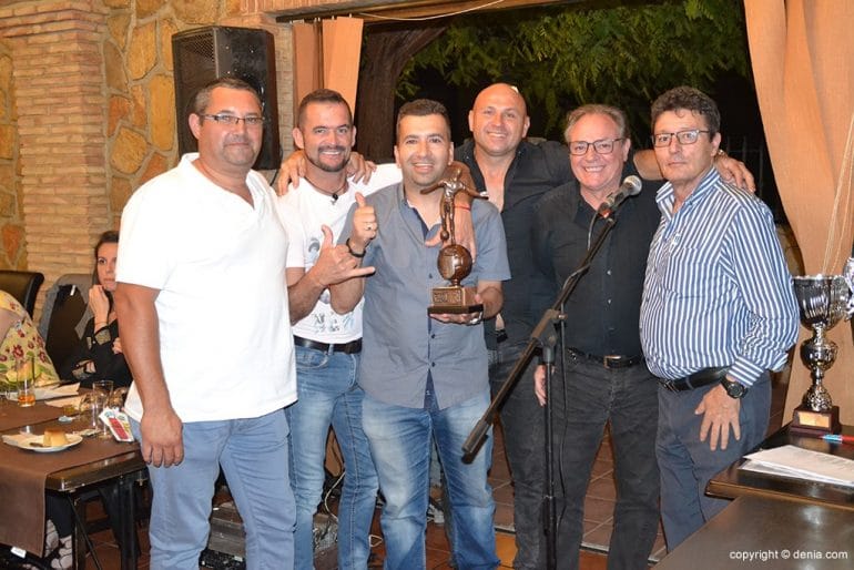 Equipo Bar Colom con el trofeo a la Deportividad