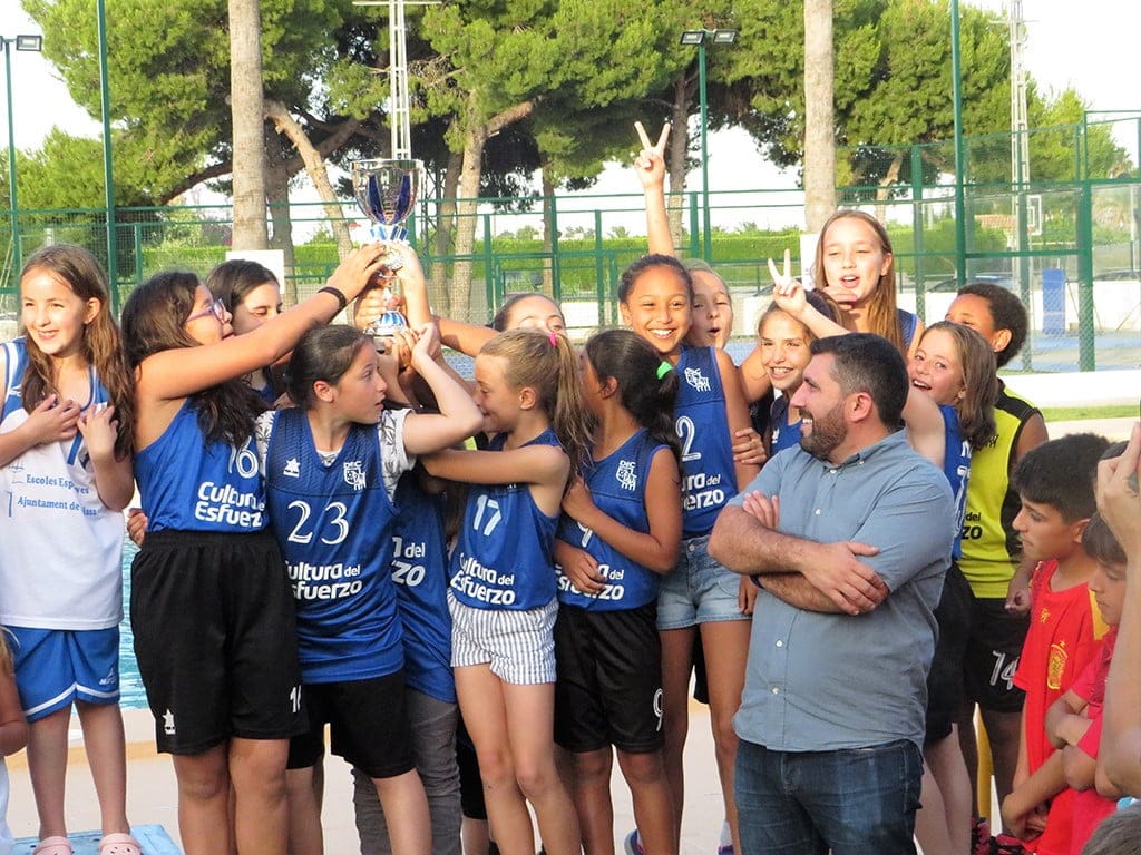 equipo benjamin 09 del denia basquet tercer clasificado