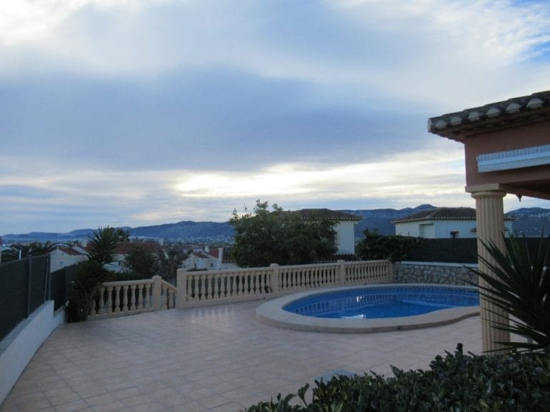 Exterior villa - Abbey Properties