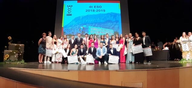 graduacion de alumnos de 4o de eso y 2o fpb del ies sorts de la mar