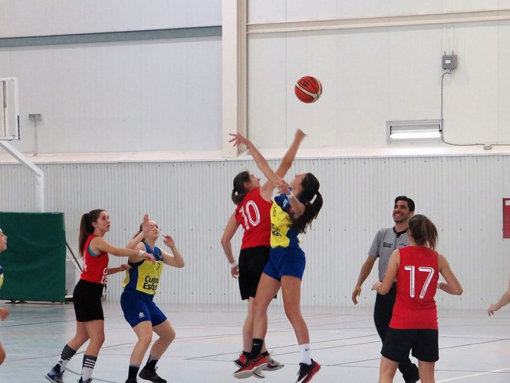 junior femenino del denia basquet frente al pego