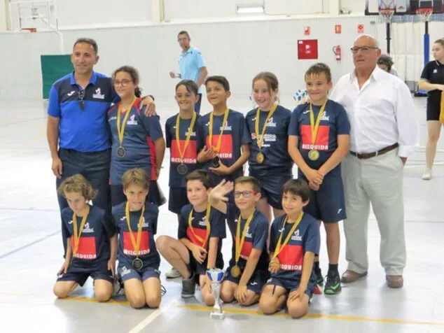 Acto de clausura de la Liga Local Benjamín y Alevín de baloncesto en Dénia 9 maristas benjamin