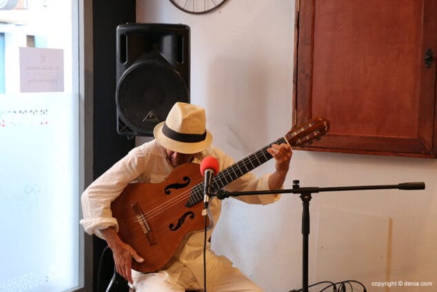 musica en directo inaguracion arrels denia