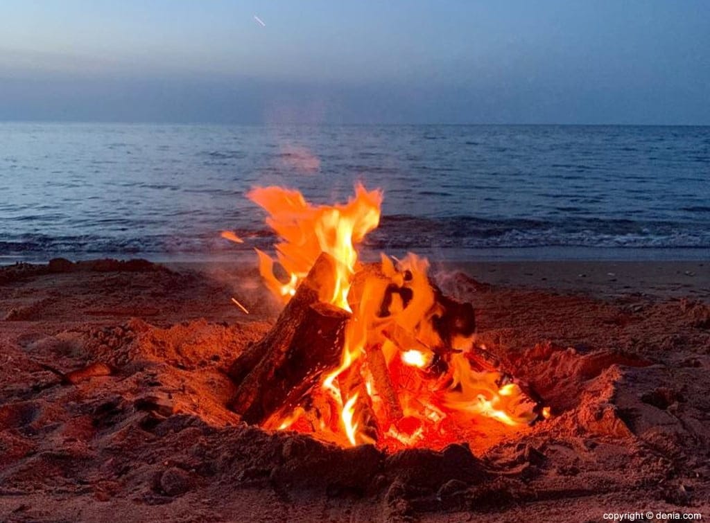 La noche de San Juan genera casi 4 toneladas menos de basura que el año pasado 1 noche de san juan 2019 denia