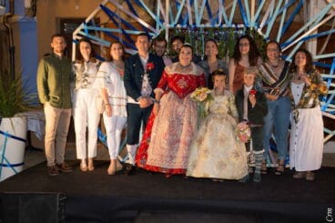 Nuria Ivars arropada por sus amigos