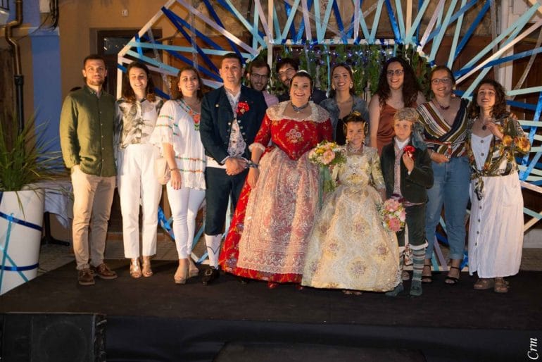 Nuria Ivars arropada por sus amigos