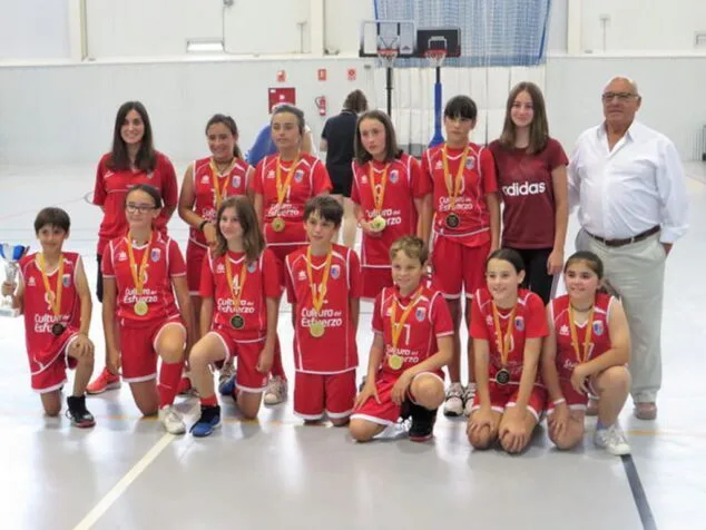 Acto de clausura de la Liga Local Benjamín y Alevín de baloncesto en Dénia 11 paidos alevin