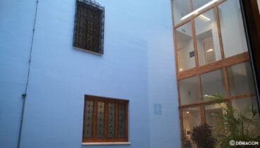 Patio interior en la Biblioteca Municipal de Dénia