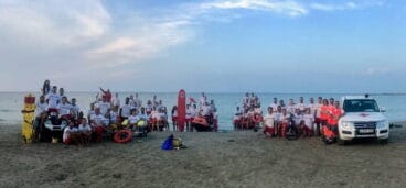 socorristas de cruz roja en las playas de denia