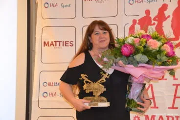 Toñi Buigues con el ramo de flores