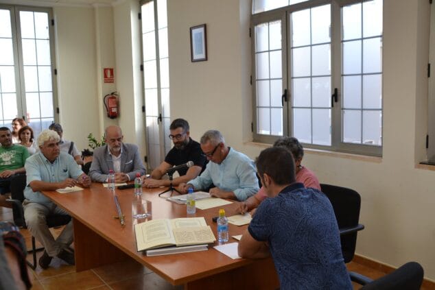 tres votos a favor y dos blancos dan la alcaldia a scotto