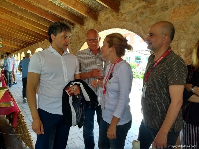 Visita de Francesc Colomer a la Mostra de Vins Singulars i de Poble